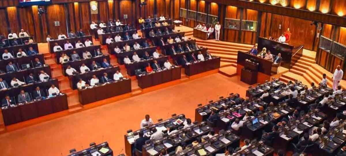 මන්ත්‍රීවරුන්ගේ අල්මාරි ඇතුළු සියල්ල චෙක් කරයි.. පාර්ලිමේන්තුවට විශේෂ ආරක්ෂාවක්