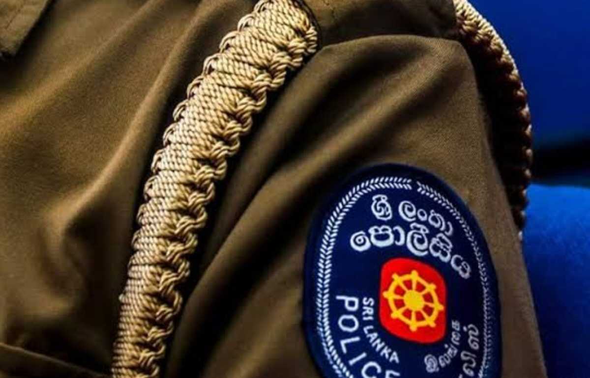 පොලිස් ලොක්කෝ පිරිසකට ස්ථාන මාරු