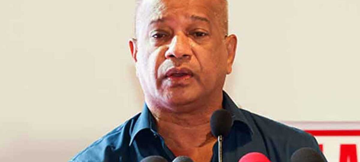 අනිවාර්යෙන් පෝලිමේ ඇතුළට යන්න වෙන නිසා ප්‍රභූ පන්තිය කලබල වෙලා