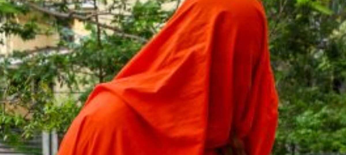 මහණ වූ පසුදින කුඩා සාමනේර හිමි අපයෝජනය කළ විහාරාධිපතිට දුන් නියෝගය