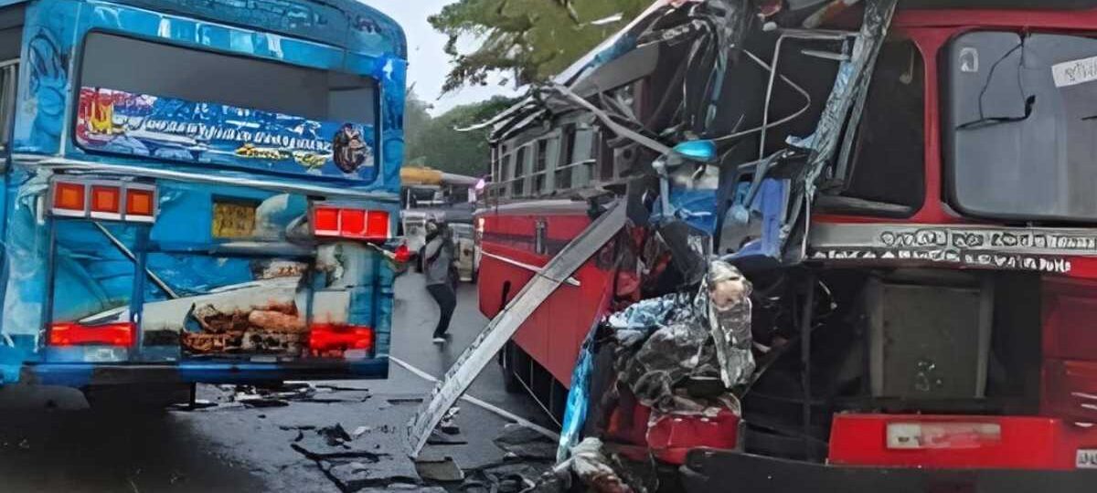 පාසල් ළමුන් ප්‍රවාහනය කළ බස් රථයක් බිහිසුණු අනතුරක