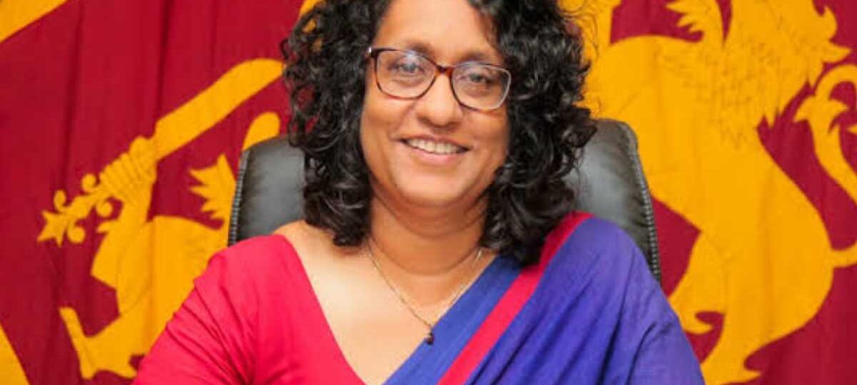 අගමැති හරිනි එංගලන්තයට
