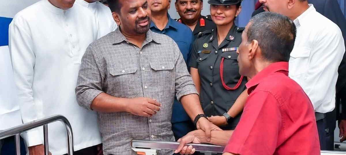 ජනපති “රණවිරු සෙවණ” නිකේතනයේ ප්‍රතිකාර ලබන සෙබළුන්ගේ සුවදුක් විමසයි