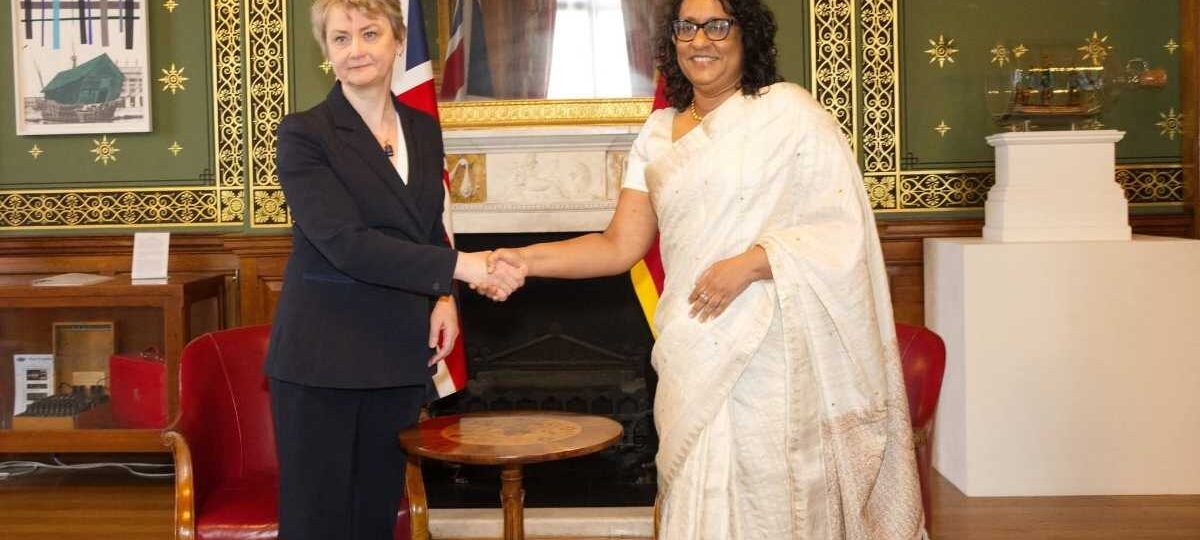 අගමැති හරිනි එක්සත් රාජධානියේ විදේශ ලේකම් හමුවෙයි
