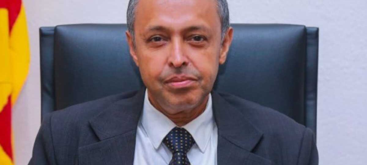 ප්‍රවාහන හා මහාමාර්ග ලේකම් ඉල්ලා අස්වෙයි
