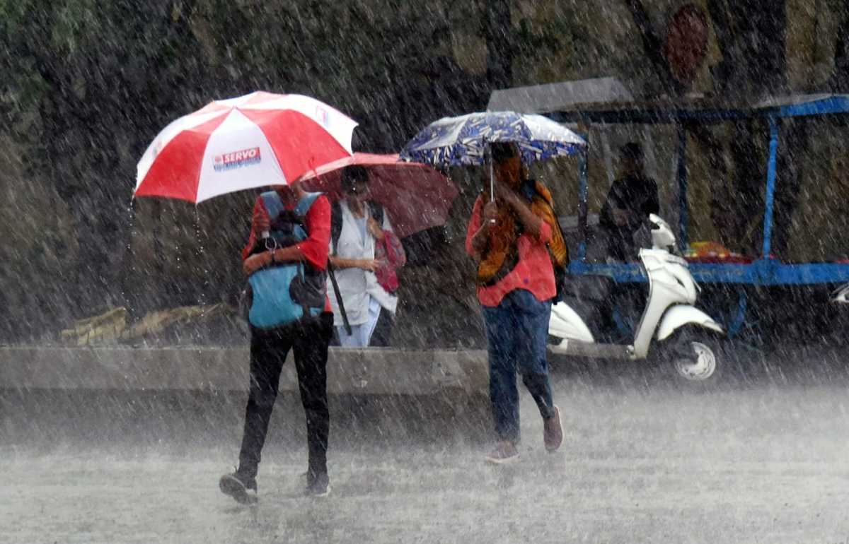 ප්‍රදේශ රැසකට තද වැසි