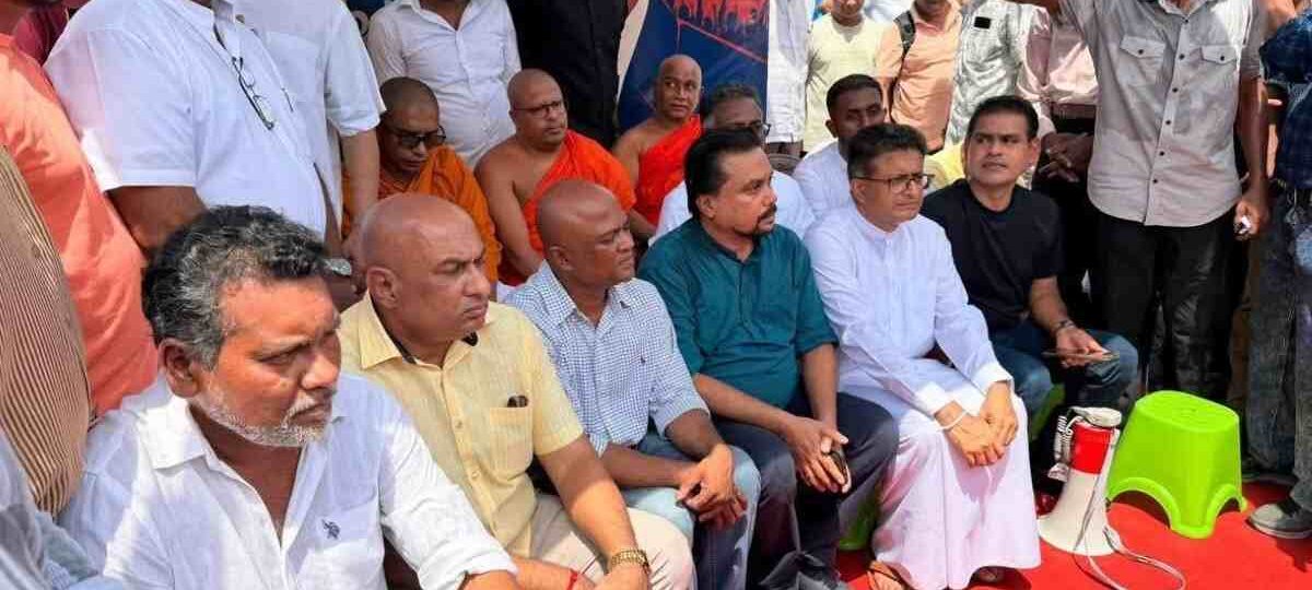 පරණ කණ්ඩායම එකතු වී අඛණ්ඩ සත්‍යග්‍රහය අරඹයි