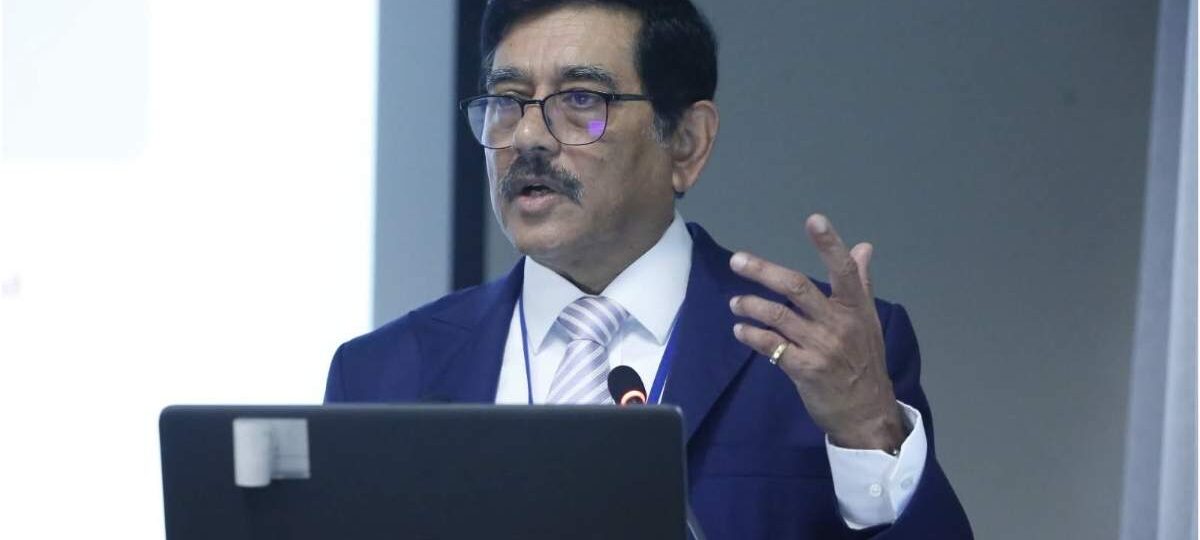 මහ බැංකු අධිපති පාර්ලිමේන්තු මන්ත්‍රීවරුන්ට ආර්ථිකය ගැන කියාදෙයි