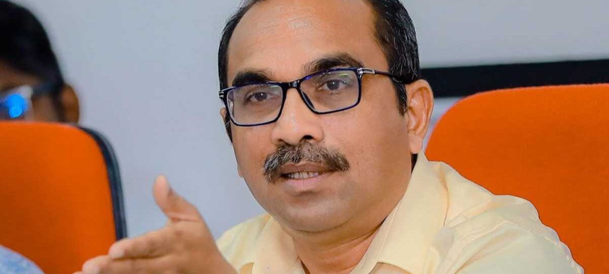 ගෝඩ් ෆාදර්ලට නඩු වැටෙනකොට එකතු වෙලා ආණ්ඩුව පරද්දන්න ඕන කියනවා