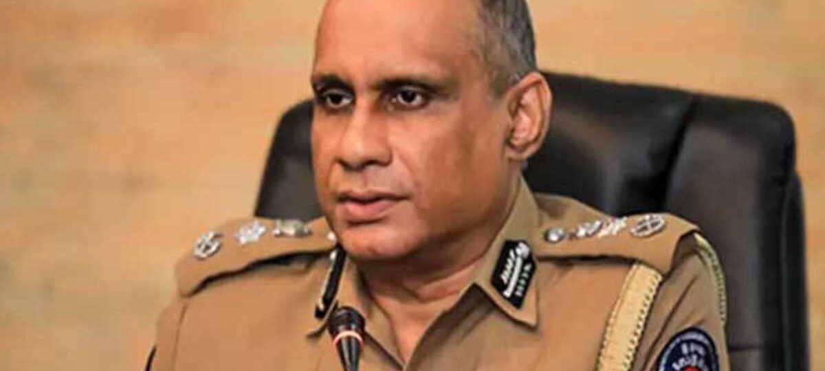 අවසන් මොහොතේ පොලිස් උත්තමාචාරයත් අහිමි වූ හිටපු පොලිස්පති