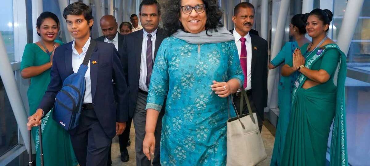 අගමැති හරිනි කටාර් බලා පිටත්ව යයි