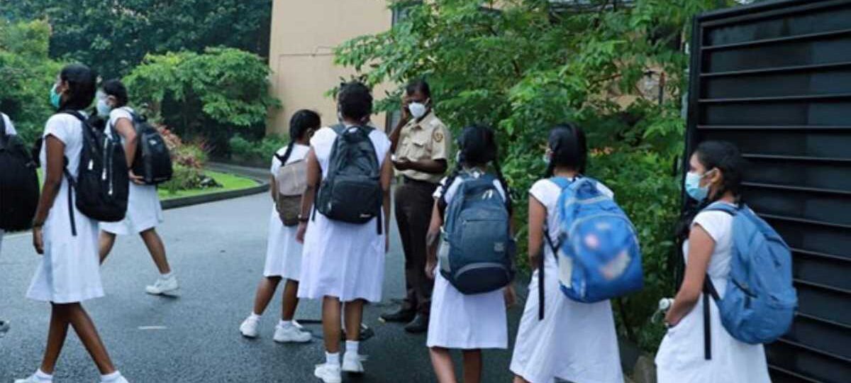 පාසල් දරුවන්ගේ ජීවිත අනතුරේ.. ඔබේ දරුවා හෙට පාසල් යනවාද.?